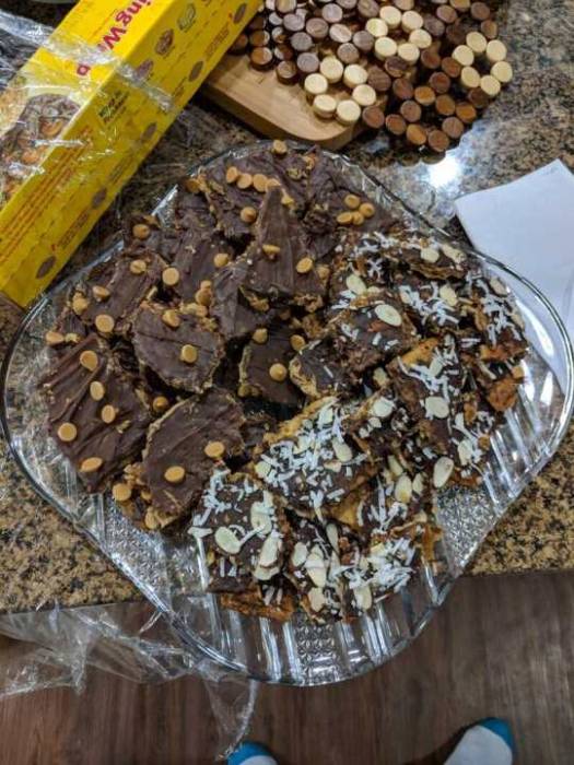 matzahcrack.jpg matzahcrack.jpg